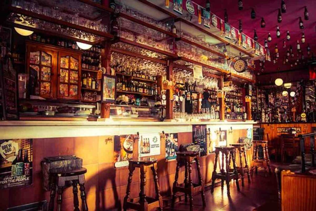 nice pubs near Aligarh